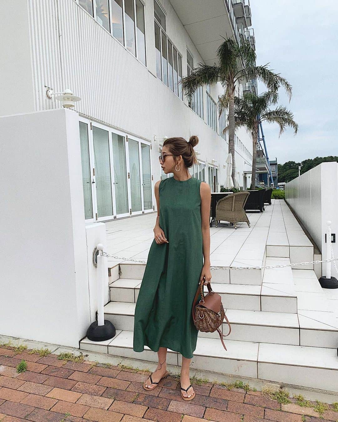 のインスタグラム：「. @titivatejp の #バックリボンロングワンピース  これも旅行に持って行こうか悩むな〜😆✨ Aラインだから体型カバーも👌🏻 #ootd #outfit #coordinate #style #titivate #ティティベイト #titivatestyle」