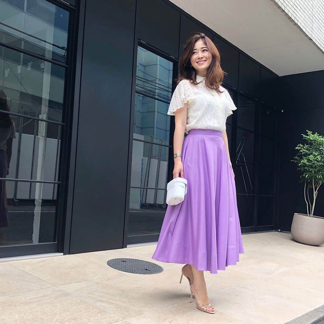 山本みらいさんのインスタグラム写真 - (山本みらいInstagram)「. 今週も始まりましたね。 楽しみな予定もあるから、 頑張ろう✨ . . 週の始まりは撮影からスタートでした。 . このスカート… やっぱり好きな色💜 . #💜 #lovepurple #hasolas」6月3日 21時37分 - mirai_yamamoto