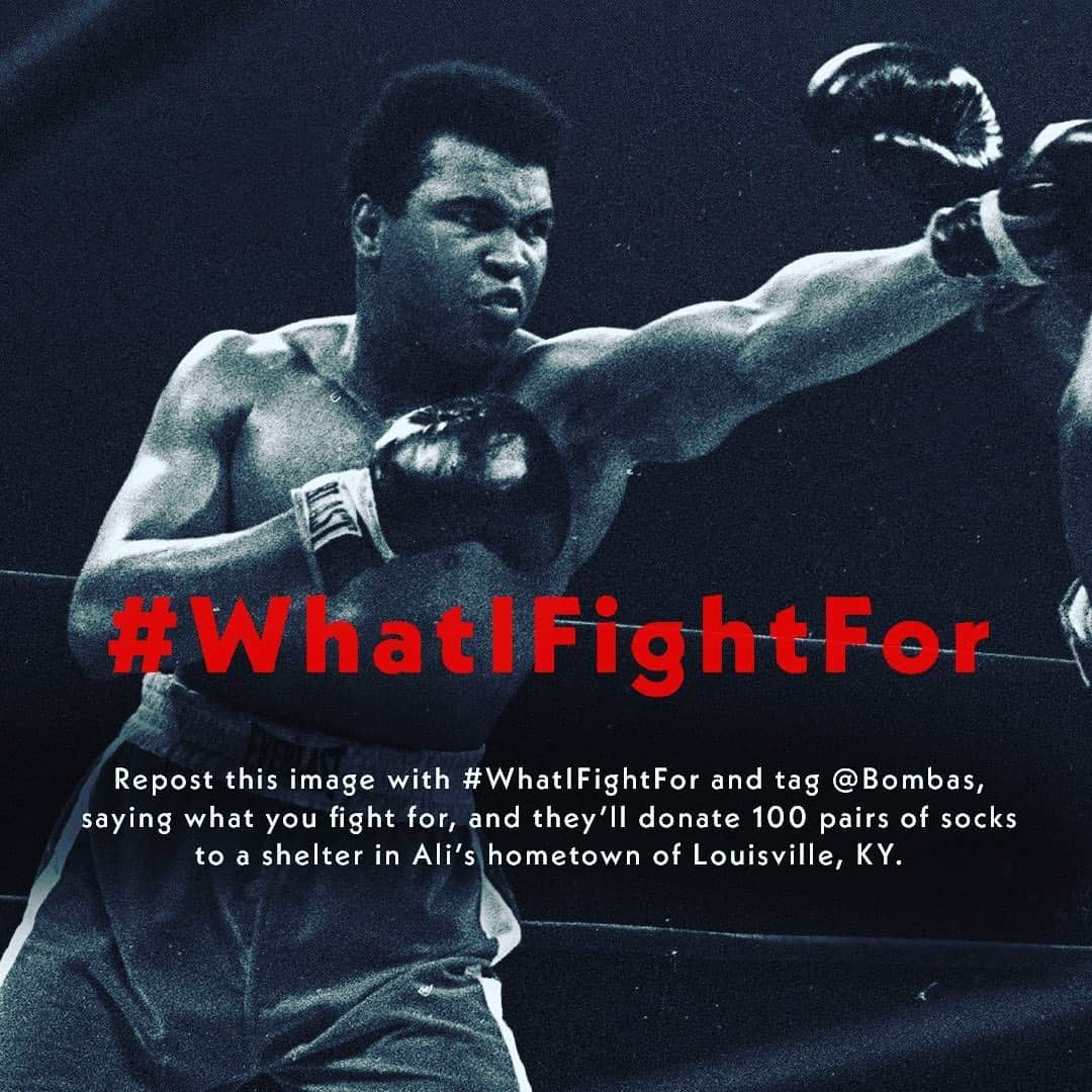 シャキール・オニールさんのインスタグラム写真 - (シャキール・オニールInstagram)「@MuhammadAli fought for justice and social change. To commemorate the anniversary of the his passing, I’m sharing #WhatIFightFor : Helping others in need.  What do you fight for? For every post with #WhatIFightFor, @Bombas will donate 100 pairs of socks (the most requested clothing item at shelters) to the homeless community in Ali’s hometown, Louisville, KY.」6月3日 21時38分 - shaq