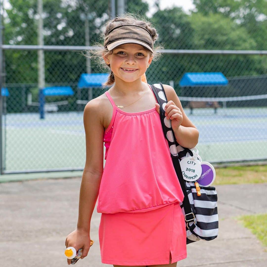 Angie Keiserのインスタグラム：「1st 🎾 tournament - no trophies or medals, but all smiles about how much fun was had. My favorite thing is that her favorite match was one she lost (because it was the most fun to play) 🙌🏼 Her favorite thing is that she got a ring-pop at the end. Man, we learned a lot about how much time, money and stress some people invest in kids sports 😳 Here’s to hoping we can remain steadfast in our support and encouragement of her growth and HER goals, without becoming THOSE PARENTS 🤪 Tell me all your crazy sports parent(s) stories!」