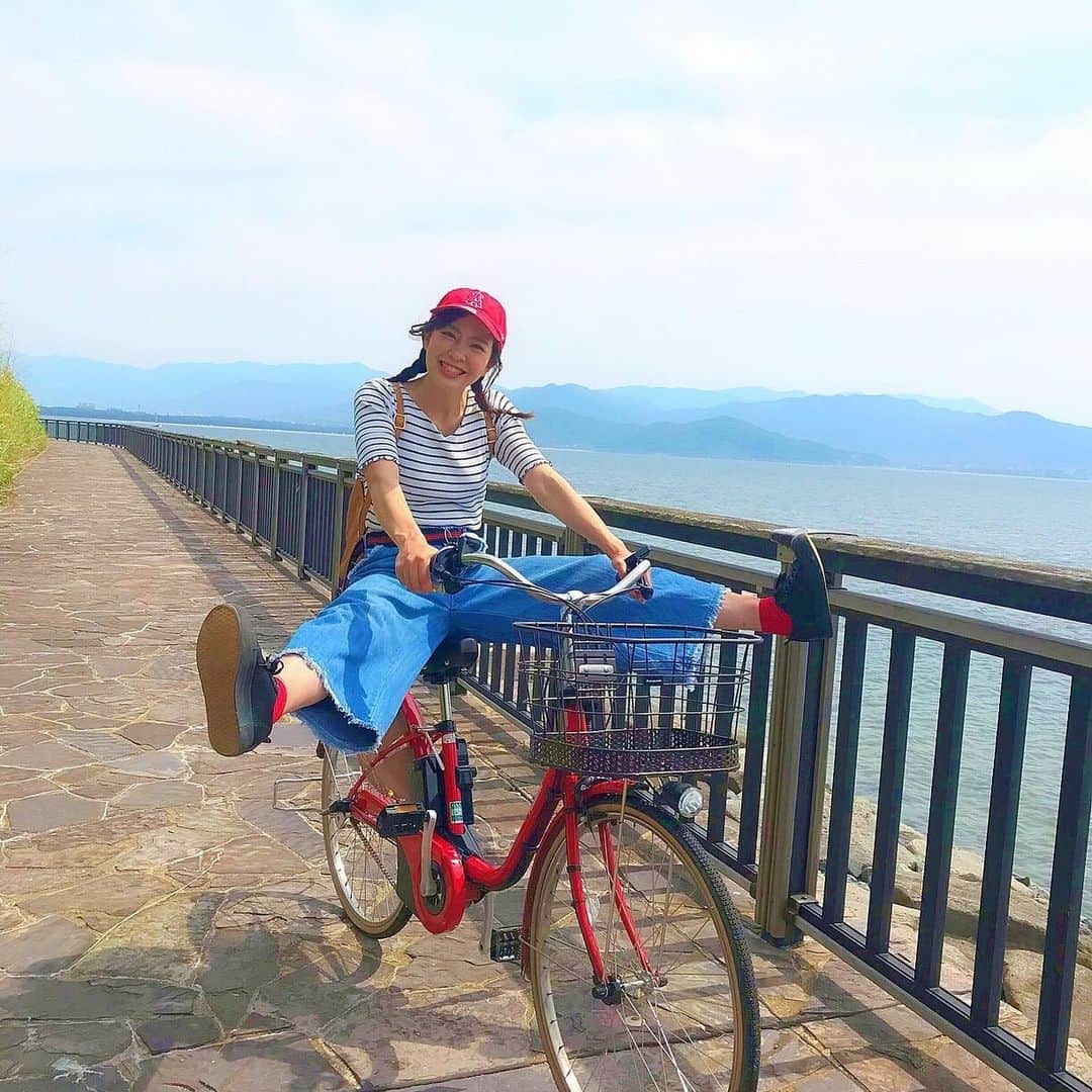 上杉あずささんのインスタグラム写真 - (上杉あずさInstagram)「. . これがほんとの #チャリティウーマン #🚲 . サイクリングトレーニングが気持ち良い季節です🌞🌴 . #サイクリング #自転車 #チャリ #ママチャリ #赤 #島 #サイクリングロード #ドーロ #cycling #road #bike #red #bicycle #roading #seaside #fukuoka #nokonoshima #island #angels #cap #ohtani #socks #redcolor #redcode #🏖 #🌊 #🚴 #🚴‍♀️」6月3日 21時50分 - azumacks