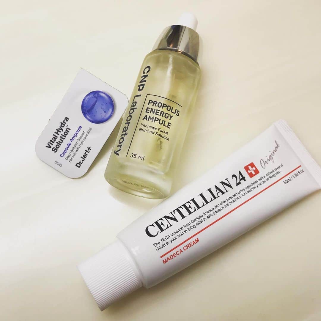 のインスタグラム：「やっぱりこれ最高❤️ CNPは安定の良さ。 センテリアンは肌荒れ中でも治めてくれるかんじ。 ドクタージャルトは保湿がすごい。 * * * 特に右の二つはなかったら不安になる... 韓国スキンケアわたしには合うな🤗  #cnplaboratory  #centellian24  #drjart  #koreanskincare  #스킨케어  #화장품  #한국산 #韓国購入品」
