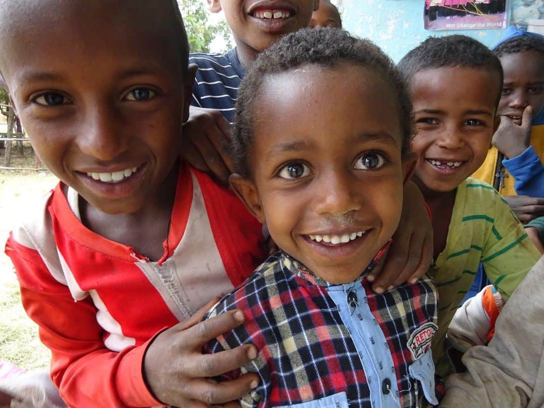 夏木マリさんのインスタグラム写真 - (夏木マリInstagram)「今年も、エチオピアの子ども達に無事に支援が出来ました！ ありがとう。  子ども達に出会って11年、、、 報告はまた、6.18のGIGでね。  #OneofLoveプロジェクト #GIG #途上国の子供たちに未来の仕事を贈るプロジェクト  #MtRAINIERHALLSHIBUYAPLEASUREPLEASURE #仲井戸麗市 #Chara #TOSHI-LOW #斉藤ノヴ #支援 #music #マリルージュ #NATSUKIROCK #marinatsuki  #夏木マリ」6月3日 22時03分 - mari_natsuki