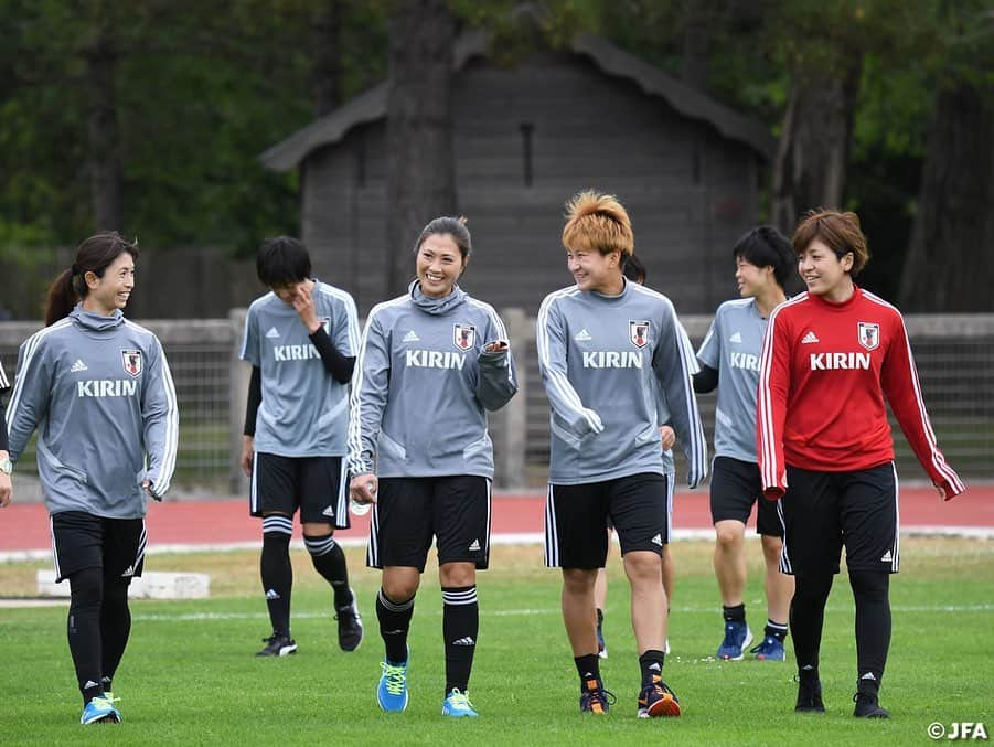 日本サッカー協会さんのインスタグラム写真 - (日本サッカー協会Instagram)「スペイン🇪🇸戦から一夜明け… ・ 6/2(日)にワールドカップ前最後の強化試合であるスペイン戦を戦ったなでしこジャパン。一夜明けた3日(月)は、リラックスした雰囲気でストレッチを行うなど、リカバリートレーニングを実施しました。 ・ ✍️JFA.jpでは、活動レポートを掲載中！ ・ ＜FIFA女子ワールドカップフランス2019＞ なでしこジャパン🇯🇵試合日程  6/10 25:00 vsアルゼンチン🇦🇷 6/14 22:00 vsスコットランド🏴󠁧󠁢󠁳󠁣󠁴󠁿 6/20 04:00 vsイングランド🏴󠁧󠁢󠁥󠁮󠁧󠁿 📺フジテレビ系列、NHK BS、J SPORTSで生中継！ ・ #nadeshiko #世界のなでしこ #なでしこジャパン#FIFAWWC」6月3日 22時04分 - japanfootballassociation