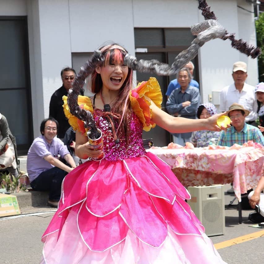 荒木巴さんのインスタグラム写真 (荒木巴Instagram)「とおがった大道芸 2日間を終え、本日は新宿京王プラザホテル&名古屋にて企業