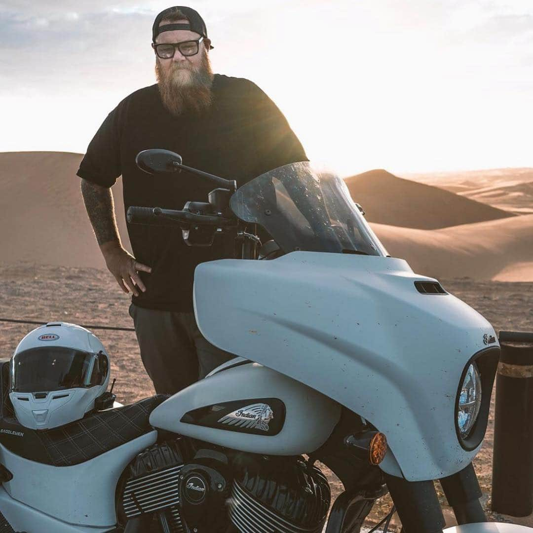 ケアリー・ハートさんのインスタグラム写真 - (ケアリー・ハートInstagram)「Check out my dude @feedbigb page over the next 10 days. He is doing a coast to coast motorcycle trip from Santa Barbara to Laconia! I’m sure there will be shenanigans to be had. Or me might feel alone and sad without me.  Who knows 🤷🏻‍♂️. @indianmotorcycle @handhofficial @1620usa @revermoto @bell_powersports」6月3日 22時36分 - hartluck