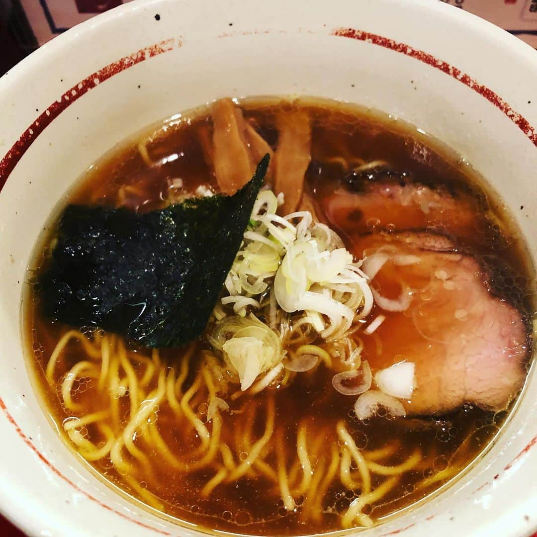 楠見大輔さんのインスタグラム写真 - (楠見大輔Instagram)「豊津の麺屋えぐちさん。 心に染みる味。ホッとする。 スープのんだら心でッアァ〜って言うてまう。等身大らーめん。 つけ麺も絶品。 豊津北浜エリアの観音様。」6月3日 22時31分 - kusumid