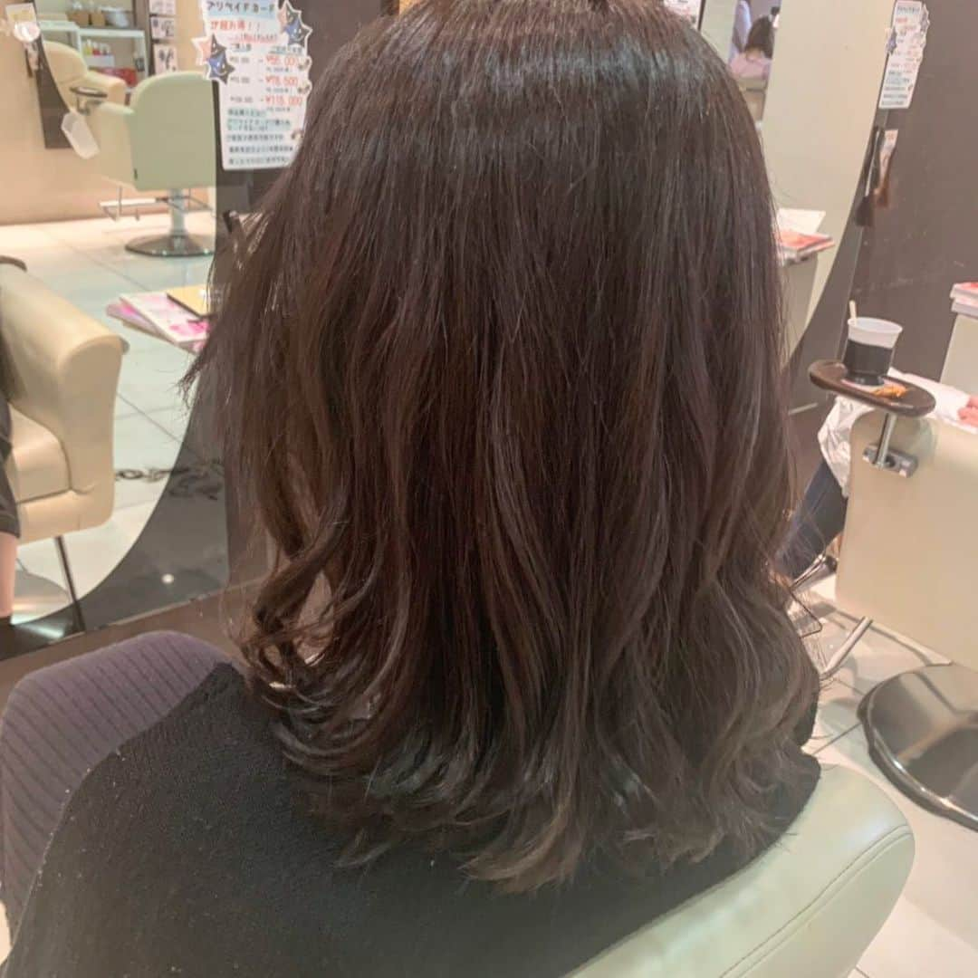 Lunonのインスタグラム：「《ラベンダーグレージュ》 . . Lunon ☏ 06-6341-5535 menu cut color ）⇨ ¥3780 perm . hot pepper or お電話✆ にて お気軽にご連絡ください✭ . . #Lunon#大阪美容室#大阪#野田阪神#福島#美容室 #大阪カフェ#カフェ#cafe#ブリーチ #hairstyle#haircolor#女子力 #メイク#エステ#アレンジ#マツエク #美肌#美白#リップ#ヘアアレンジ #color#デザイン#ハイライト #グラデーション#スタイリング #おしゃれ#おしゃれさんと繋がりたい」