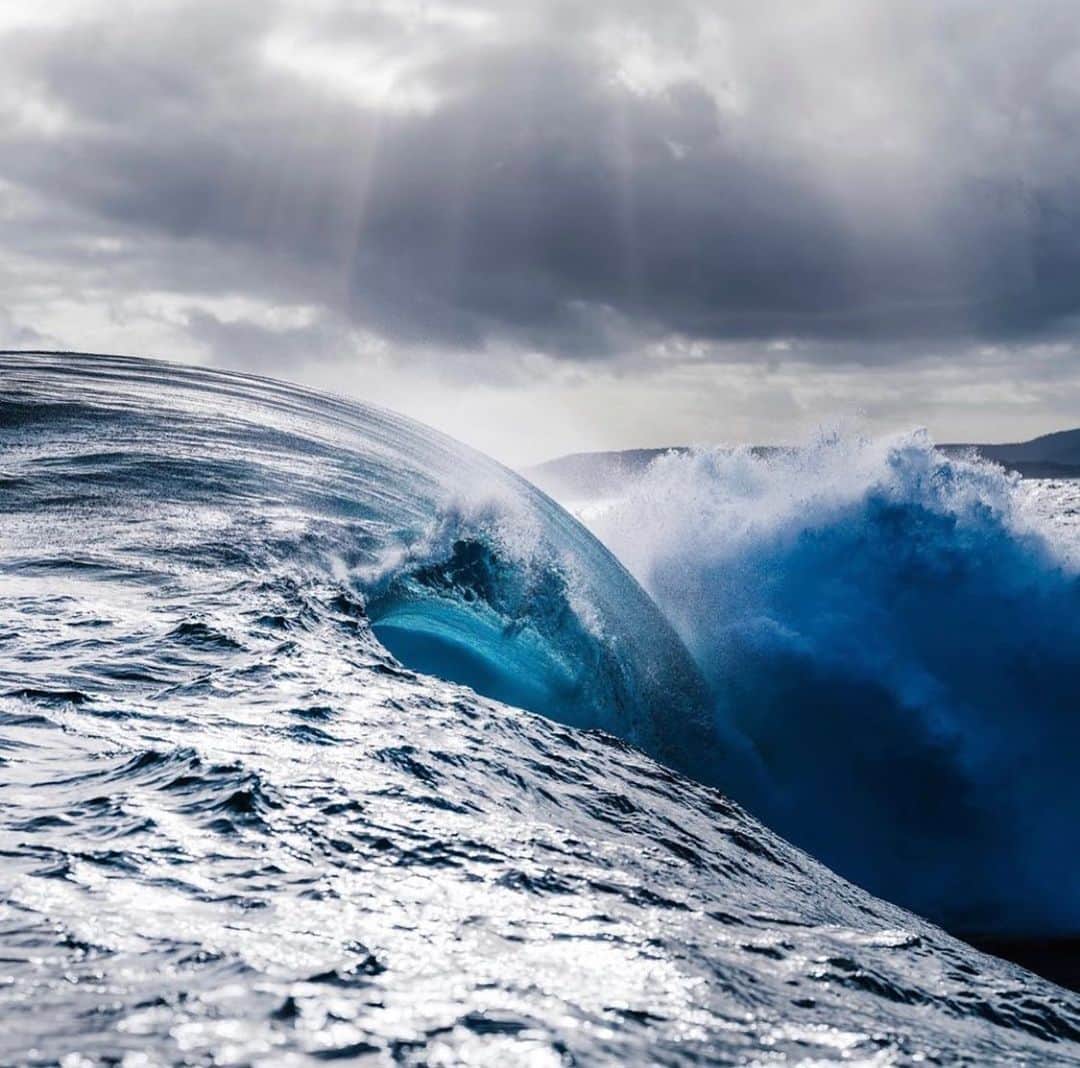 surflineさんのインスタグラム写真 - (surflineInstagram)「Pure magic, by @russellordphoto.」6月3日 13時48分 - surfline