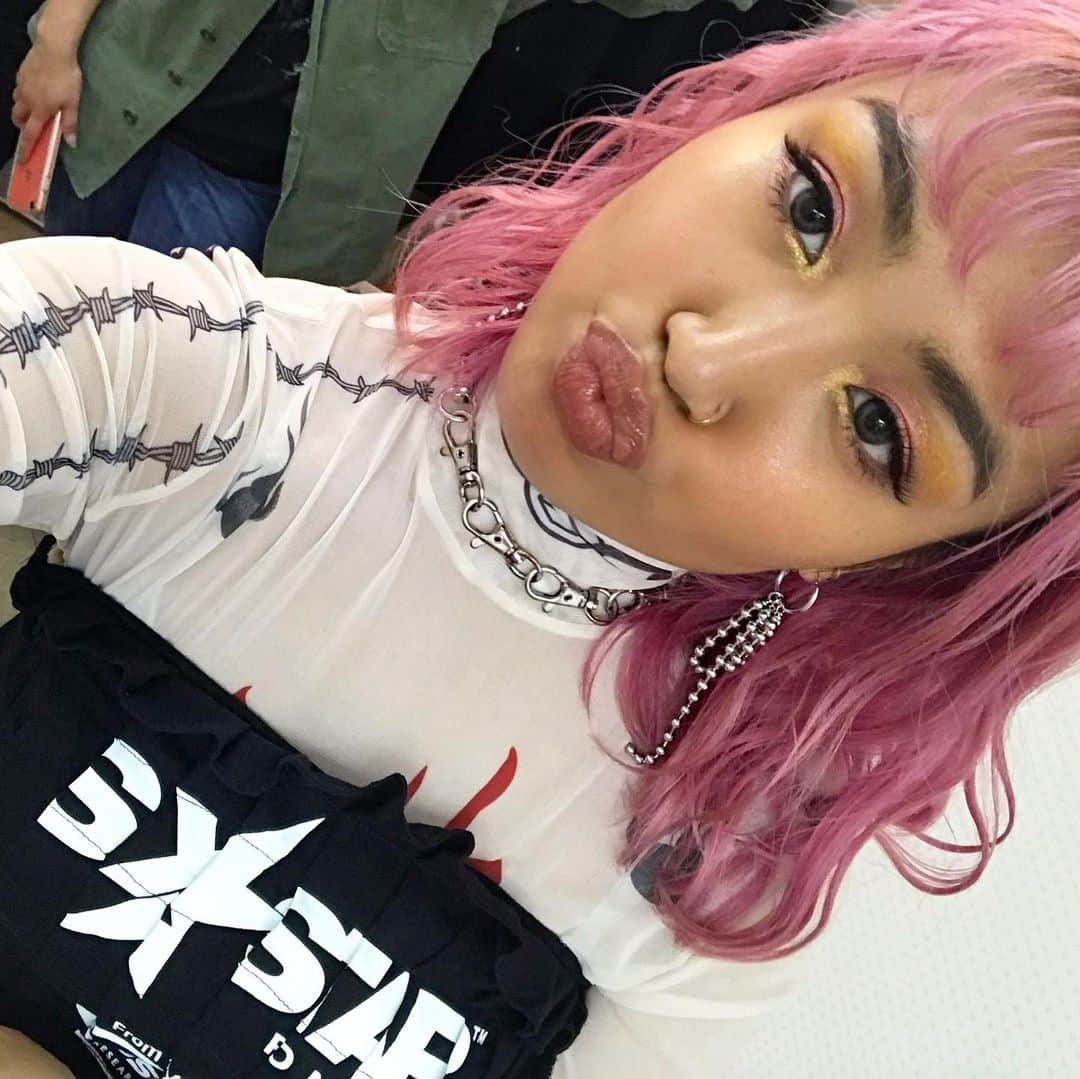 RIEHATAさんのインスタグラム写真 - (RIEHATAInstagram)「☑️Harajuku girl rep🌐 #riehata style by me makeup by @miyamoto_yuri_  服,ジュエリーall 私物😋」6月3日 13時50分 - riehata