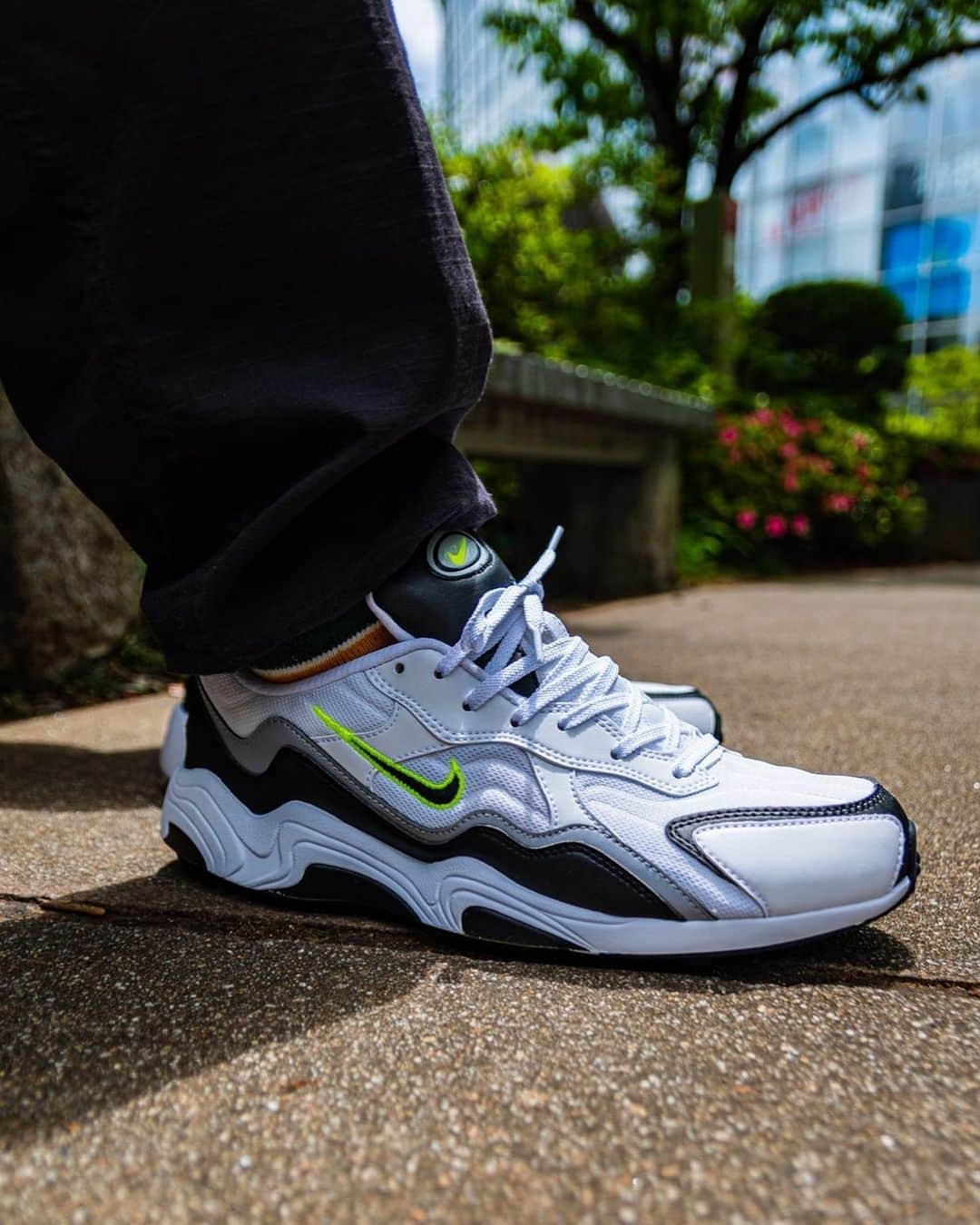 のインスタグラム：「Styles ROPPONGI NIKE AIR ZOOM ALPHA ¥15,000+TAX  SIZE 26.5cm〜28.5cm  96年発売のランニングシューズが復刻。 ZOOM AIRが搭載され軽くシルエットも程よいボリューム感で長く履けるスニーカーです。  DM、お電話にて通信販売も承っております。 TEL 03-6447-1782 #nike #zoomalpha #zoomair」