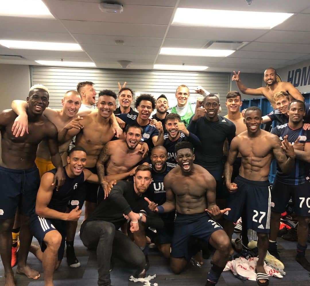 カルレス・ヒルのインスタグラム：「I believe in this team!! Vamosssss 💪🏻⚽️」