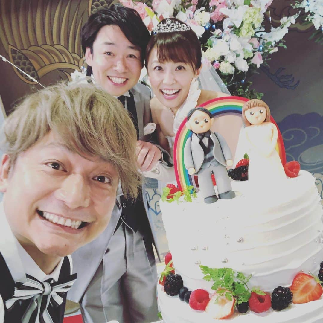 香取慎吾さんのインスタグラム写真 - (香取慎吾Instagram)「昨日の #ななにー も楽しかったよ！ 月に一度の.あんなに楽しい時間を作ってくれてるスタッフ皆様！観てくれてる皆様！に感謝！！です！ 今日は #boum3 で #ライブペインティング して来たよ！！ #ブンブンブン 明日は休演日 6月16日までですよ！ #香取慎吾 #草彅剛 #稲垣吾郎 #キャイーン #みちょぱ #YOU #金子恵美 #道端アンジェリカ #菊地亜美 #ファンキー加藤 #田中大貴 #高橋ユウ #卜部弘嵩  #小林麻耶 #國光吟 #ザキヤマ」6月3日 14時09分 - katorishingo_official