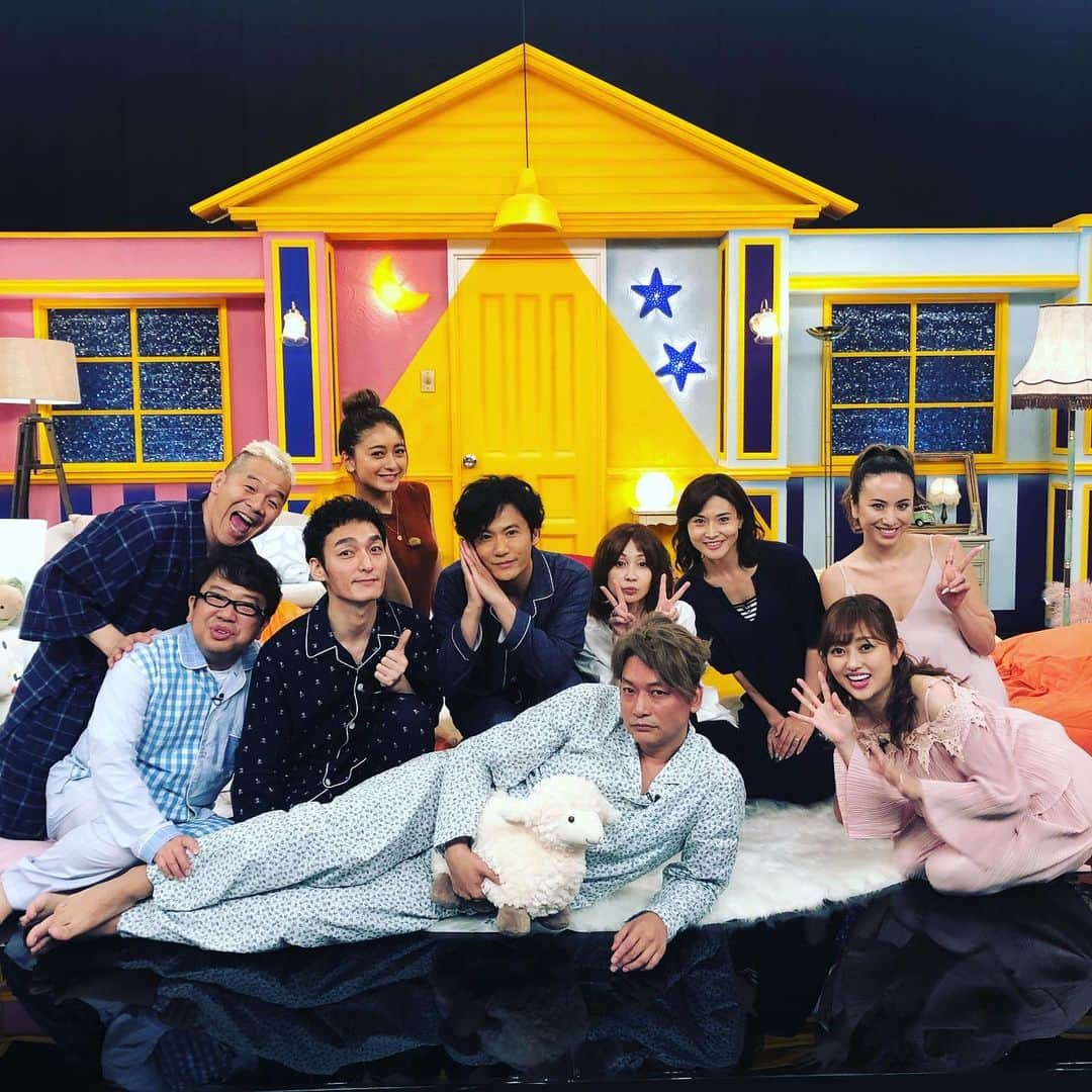 香取慎吾さんのインスタグラム写真 - (香取慎吾Instagram)「昨日の #ななにー も楽しかったよ！ 月に一度の.あんなに楽しい時間を作ってくれてるスタッフ皆様！観てくれてる皆様！に感謝！！です！ 今日は #boum3 で #ライブペインティング して来たよ！！ #ブンブンブン 明日は休演日 6月16日までですよ！ #香取慎吾 #草彅剛 #稲垣吾郎 #キャイーン #みちょぱ #YOU #金子恵美 #道端アンジェリカ #菊地亜美 #ファンキー加藤 #田中大貴 #高橋ユウ #卜部弘嵩  #小林麻耶 #國光吟 #ザキヤマ」6月3日 14時09分 - katorishingo_official