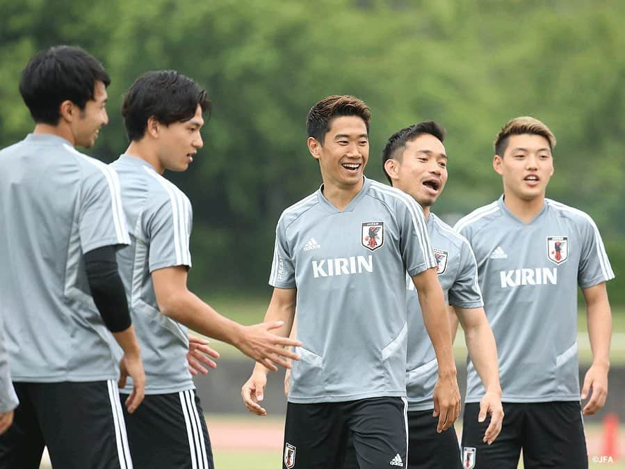 日本サッカー協会さんのインスタグラム写真 - (日本サッカー協会Instagram)「【📸日本代表 Team Cam】6/2(日)、#SAMURAIBLUE はキリンチャレンジカップ2019（6/5＠愛知、6/9＠宮城）に向けて、豊田市内でトレーニングを開始しました。 ・ #daihyo #キリチャレの日 ―――――――――――――――――― キリンチャレンジカップ2019 🆚トリニダード・トバゴ代表 📅6/5(水)19:30KO 📍愛知／豊田スタジアム 📺フジテレビ系列で生中継 ・ 🆚エルサルバドル代表 📅6/9(日)19:00KO 📍宮城／ひとめぼれスタジアム宮城 📺TBS系列で生中継 ・ 👉大会情報はJFA.jpへ ――――――――――――――――――」6月3日 14時31分 - japanfootballassociation