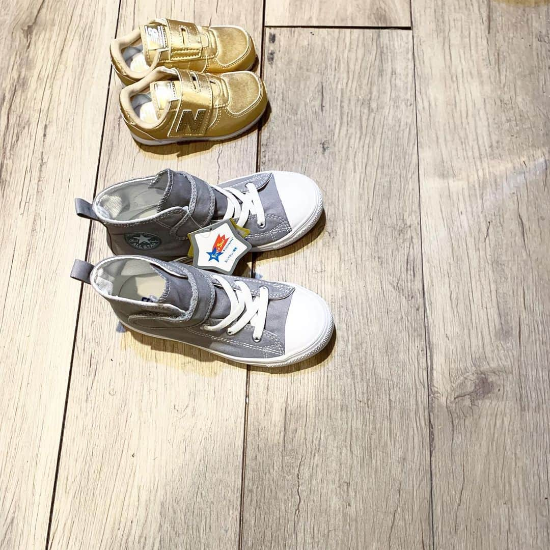 セレクトショップneveragainさんのインスタグラム写真 - (セレクトショップneveragainInstagram)「. . アンジュの、1500円で買ったvans 大好きでいつも履いていたけど、もうボロボロのえぐい匂い&梅雨入りしたので更にえぐくなりそうなので、お店の近くのABCマートさんで新しく買い替え  オールスターライト 3900イェン ついでに目に付いたジュタ用のNB 2900イェン この価格は嬉しい🙏  #オールスターライト  #キッズシューズ」6月3日 14時32分 - neveragain_kids