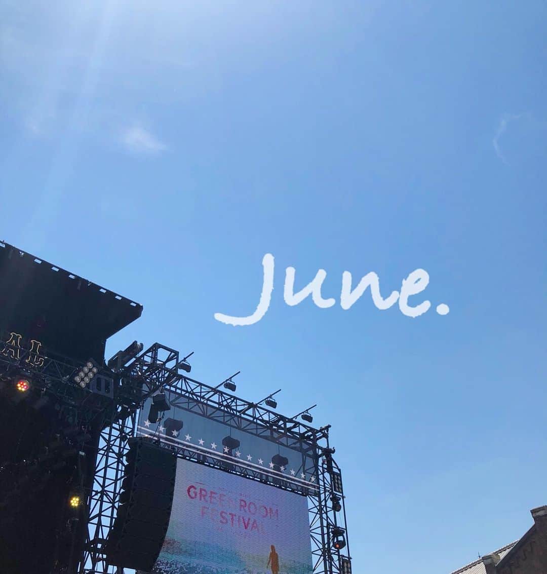 Fushimi natsukiさんのインスタグラム写真 - (Fushimi natsukiInstagram)「June.  6月に入って3日目。 2019年あっという間に半年経つんだって早すぎ。  今週は梅雨入りっぽいっ☂️🌈 6月も楽しみましょ〜！ #June #6月 #greenroomから１週間はやすぎ🤦🏼‍♀️」6月3日 14時39分 - fusshan