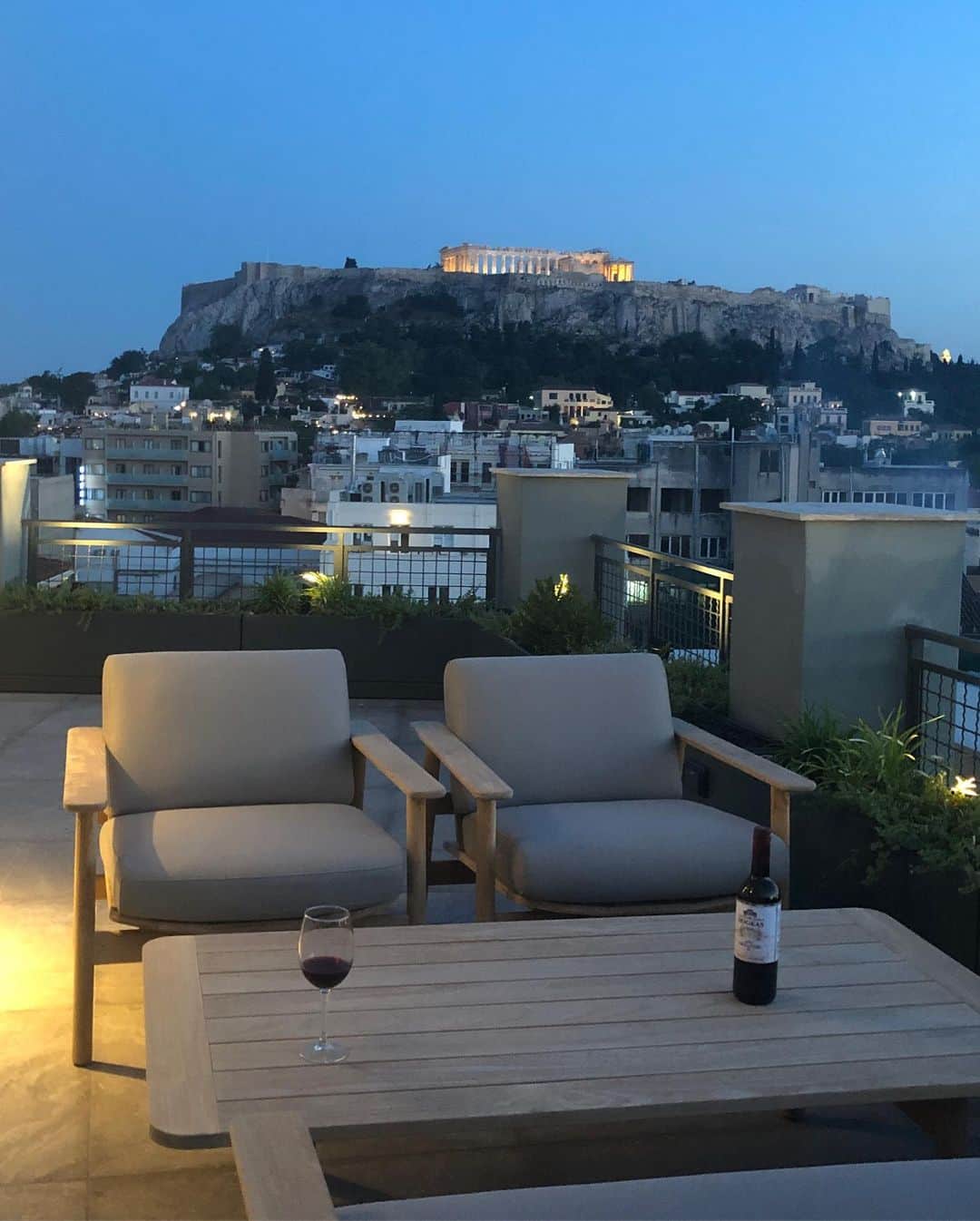 The Cool Hunterさんのインスタグラム写真 - (The Cool HunterInstagram)「30 million visited Greece in 2018 and most stop via Athens. The new 38-room @perianthhotel is a neo-modernist marvel. Designed by star architects @k_studio_gr, the interiors are inspired by the Athenian modern movement. The best room in the house is the sixth floor penthouse suite featured here which features wraparound views of the Acropolis with its own private pool. The location is unbeatable. Book the suites that have the Acropolis view. #thecoolhunter #perianthhotel #athensgreece 🇬🇷 #swipeleft」6月3日 14時46分 - thecoolhunter_