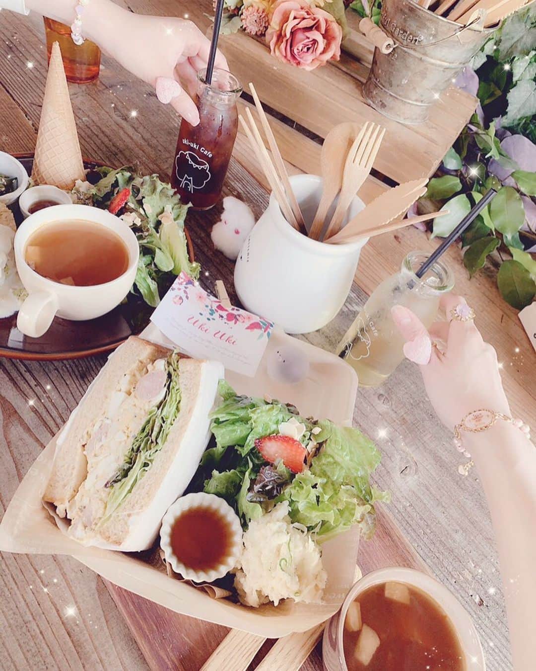 伊藤芽衣さんのインスタグラム写真 - (伊藤芽衣Instagram)「代官山にある uki-uki cafe…♡ 咲姫ちゃんと先日 ランチ行ってきたときの画像です！  森の中でピクニックしてるイメージ！ 店内すべてがかわいかったです♡ フォトスポットもありました…！ 今度はスイーツも食べたいなぁ♡ （画像サイズの関係で 一気にアップできなかったです笑  またアップします…！） #ukiukicafe #ウキウキカフェ  #代官山カフェ #かわいいカフェ  #lunch #ランチ #カフェ巡り  #カフェ好きな人と繋がりたい  #おしゃれカフェ #めいちカフェ巡り #ガーリーコーデ #ヘアアレンジ #lizlisa #リズリサ」6月3日 14時47分 - itoumei
