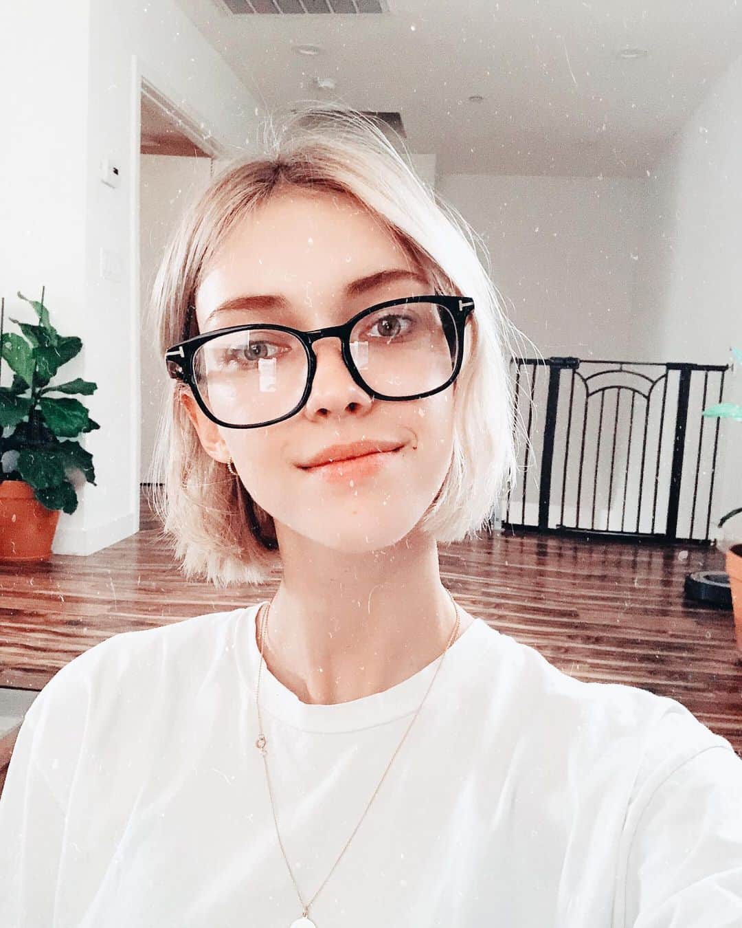 のインスタグラム：「I had my first korean class today at the Seoul National University language center! Woah so strange being back in school! 🤯🇰🇷 오늘 서울대학교 언어교육원에서 첫 한국어 수업을 들었어요 ! ❤️🇰🇷👍🏻」