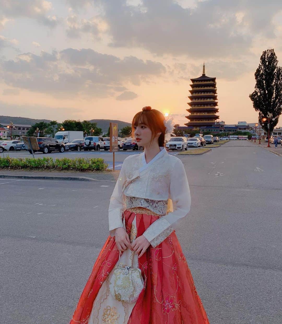 ミンヒ のインスタグラム：「여행 가고 싶다..✈️」