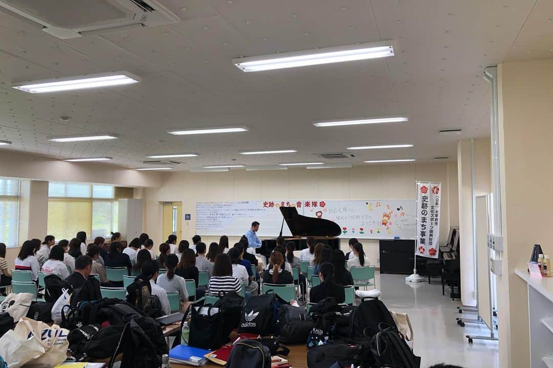 福岡女子短期大学さんのインスタグラム写真 - (福岡女子短期大学Instagram)「@fwjchild 5/23（木）子ども学科では、太宰府市文化スポーツ振興財団文化スポーツ振興事業として「史跡のまちの音楽隊事業」を実施しました。当日は、白石光隆先生をお招きし上質な本物の音楽を体験しました。 . #福岡女子短期大学 #福女短 #短期大学 #大学生 #子ども学科 #保育実習 #短大 #女子短 #保育士 #保育士の卵 #史跡のまちの音楽隊事業 #子供が好き #福岡女子短期大学子ども学科 #幼児教育 #保育士の卵 #保育士 #幼稚園教諭 #幼稚園教諭の卵 #保育園実習 #保育士になりたい #保育学科 #保育士のたまご #保育学科 #大学生 #未来の保育士 #福岡の女子短期大学 #女子大生 #ピアノ #音楽 . ========[ 資料請求 ]======== ． 新しい福岡女子短期大学の資料請求（2020大学案内）を無料送付中です。本学ホームページからお気軽に申し込みください。 . 子ども学科/健康栄養学科 音楽科/文化教養学科 ． 福岡女子短期大学 住所：‪福岡県太宰府市五条四丁目16番1号‬ tel：‪092-922-4034‬（代表）」6月3日 15時08分 - fukuoka_wjc