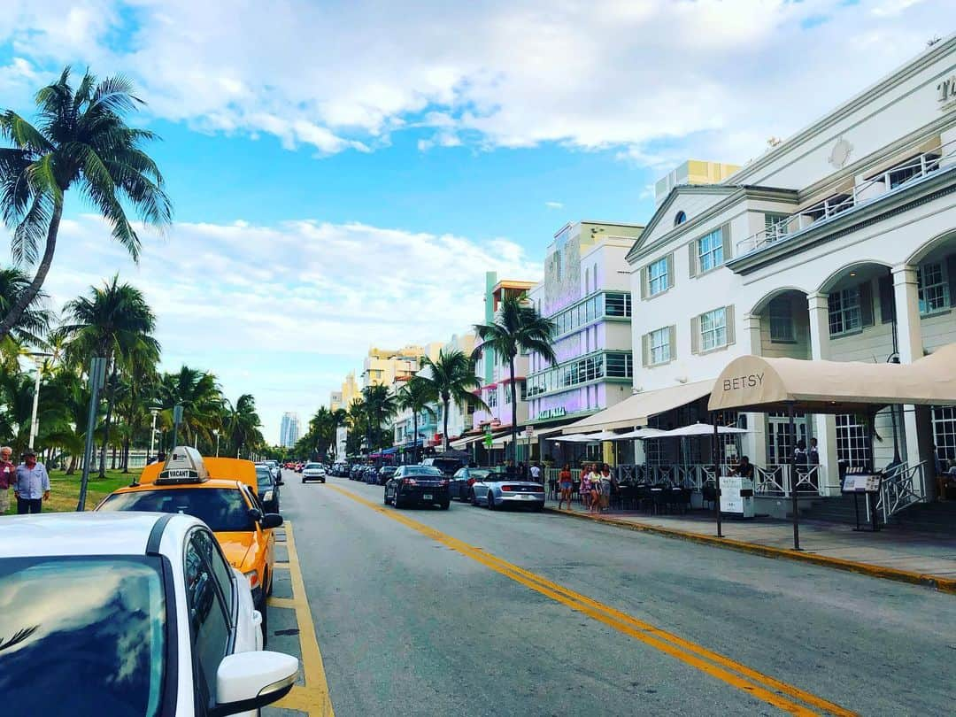 宮里美香さんのインスタグラム写真 - (宮里美香Instagram)「*** Miami Beach!!🏖😎✨ . 初めてMiamiに行ってきました😊オーランドから車で4時間くらい。 . ビーチの広さに驚きました👀今回は弾丸だったので、そんなにゆっくり街を探索できなかったので次回はじっくりと☺️ . いい気分転換になりました！！ . #florida #miami #miamibeach #beautiful  #firsttime #enjoyed  #マイアミビーチ #ビーチ広い #弾丸だったけど楽しかった  #気分転換できました #リフレッシュ大事 #また頑張れる」6月3日 15時13分 - mikamiyazato_official