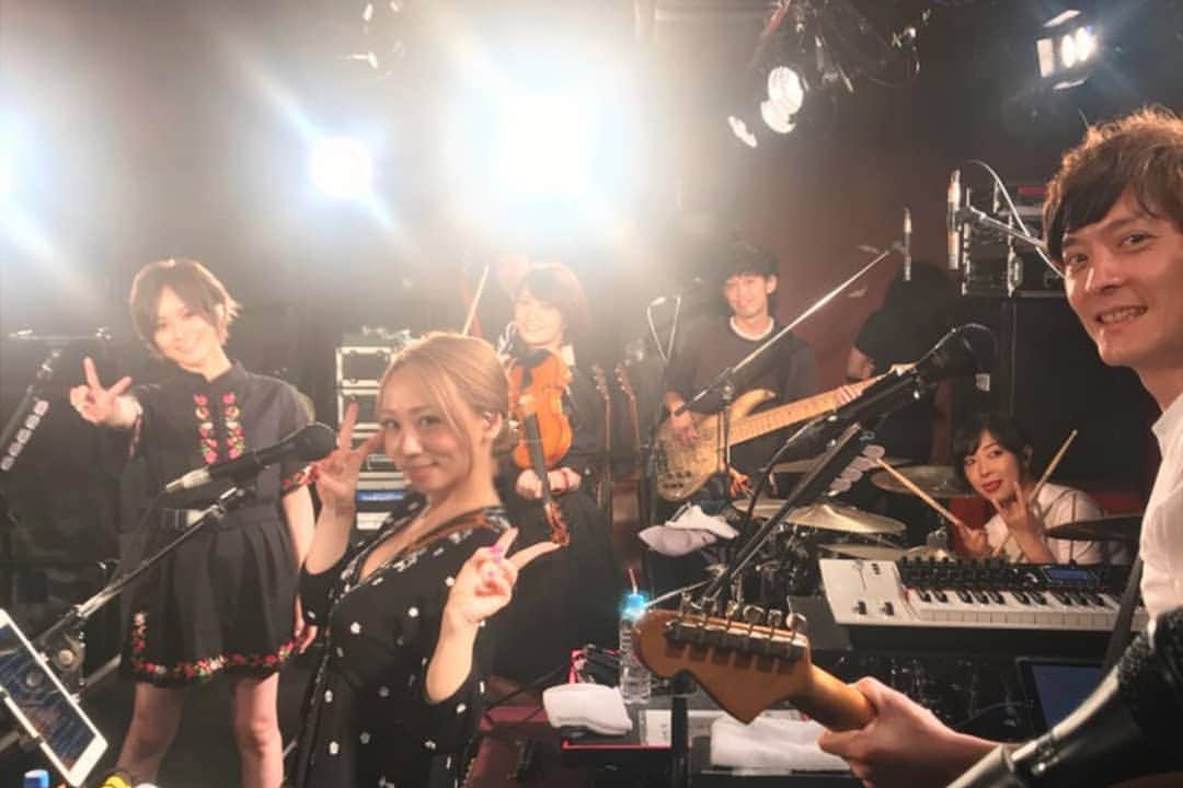 AYASAさんのインスタグラム写真 - (AYASAInstagram)「さや姉様全国ツアーfinal@沖縄桜坂セントラル🎸(2019.06.02) ・ フロアもステージも凄まじい密集率でした最高でしたアツかった！！✨ . 全27公演のラストは今ツアーの終わりの達成感、楽しさ、楽しさゆえの寂しさと共に未来への可能性を凄まじく感じさせられるライブでした👑 . ライブやお客様に対しての責任感が誰よりも強く、常に真面目でストイックなさや姉様のことを本当に尊敬するし、だからこそ沢山の方を魅了できるのだと改めて感じました✨ . シンガーソングライターとしてのスタートだった今回のツアーを微力ながらもお手伝いさせていただけて本当に光栄です💕 そして沢山の素晴らしい時間を過ごさせて下さったさや姉様、チームSY、スタッフの皆様、お客様皆様に感謝✨✨✨ ・ ・ #山本彩全国ツアー #imready #桜坂セントラル #沖縄 #山本彩 #さや姉 様 #チームsy  #最高を更新してくれる #ツアーお疲れ様でした  #覚えてるか君の声は夢歌うためにあるんだ #ここめっちゃ好き」6月3日 15時22分 - ayasa_doya