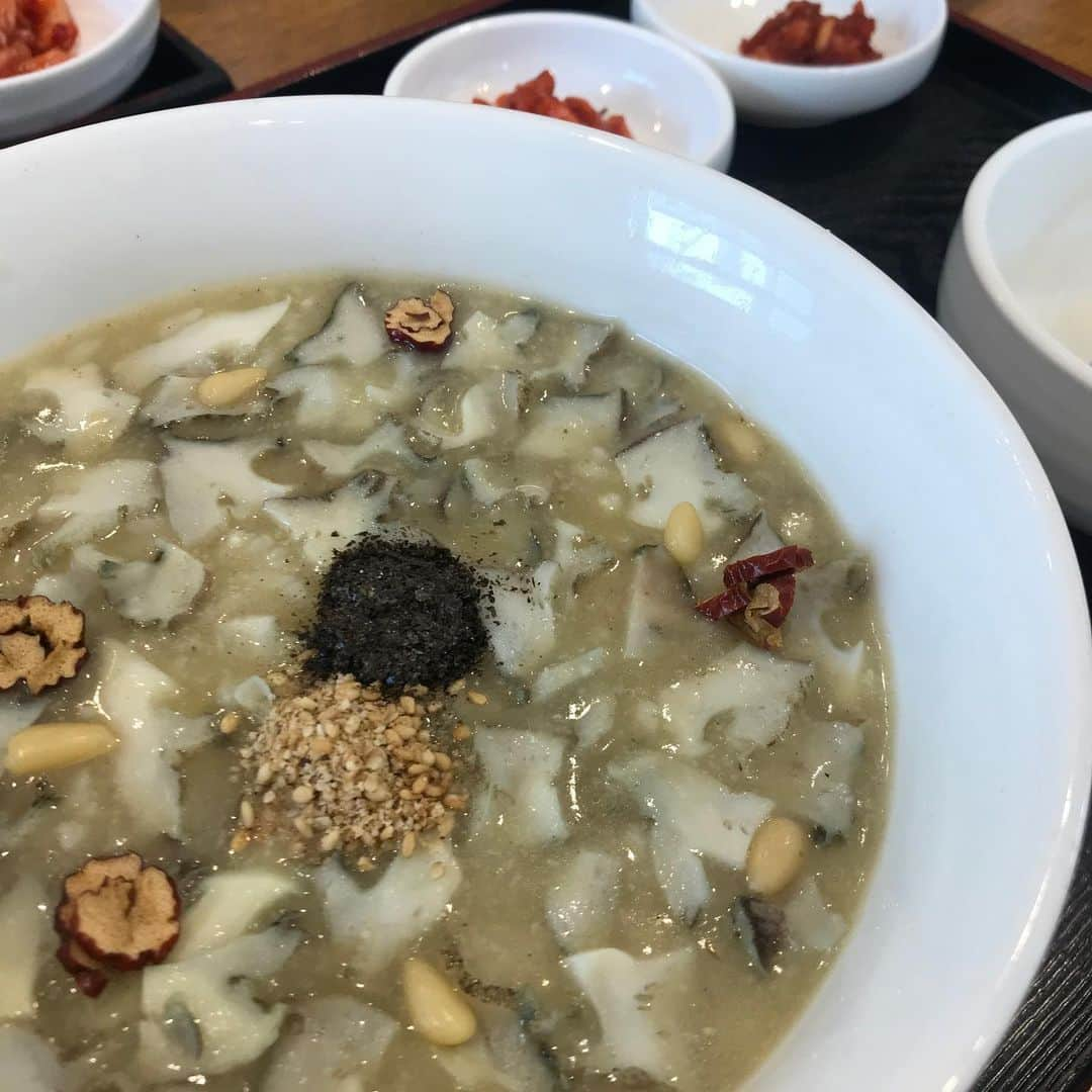 安蘭けいさんのインスタグラム写真 - (安蘭けいInstagram)「韓国での戦利…食？？😆 あ〜もうあの味たちが恋しい😢❤️ #サムギョプサル #あわびがゆトリュフ入り #カンジャンケジャン #ヤンニョンケジャン #ケジャン玉子のっけ丼 #あわびがゆ  #餃子 #マンゴーパッピンス #海鮮トッポギ #海鮮チヂミ」6月3日 15時32分 - toko_aran