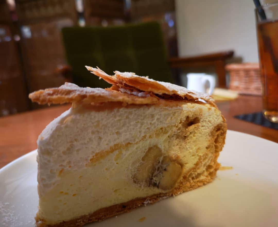 高梨雄平のインスタグラム：「バナナクリームパイが美味すぎて悶絶しました。  明日からは交流戦です！！！！ #アイスティーで流したからさっぱりしてカロリー0理論」