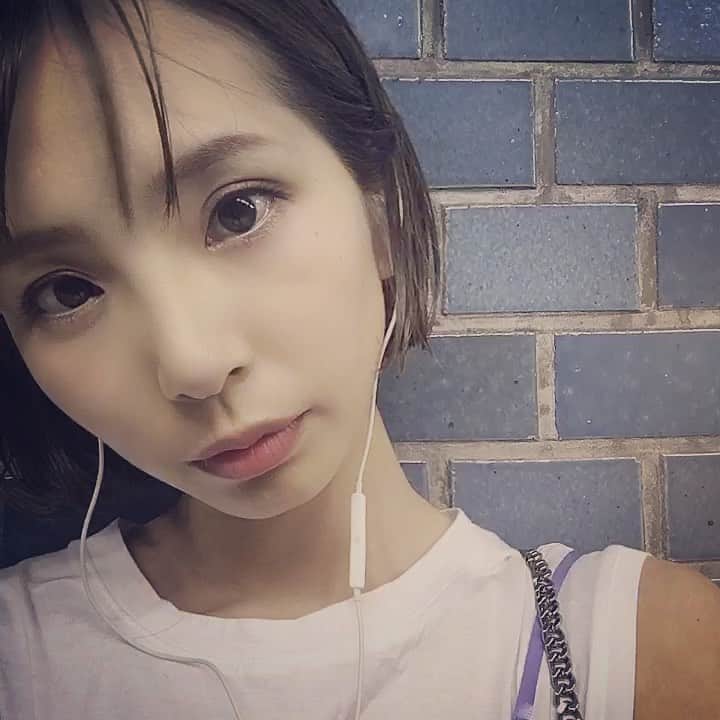 福長優のインスタグラム：「♡ また切っちゃった✂︎✂︎✂︎ いつもオーダー以上の仕上がり！  駅のホームで撮ったら暗くなっちゃった🙃🚉 @hair_salon_belle  #belle #belle銀座5丁目店  #ボブ#ボブヘアー」