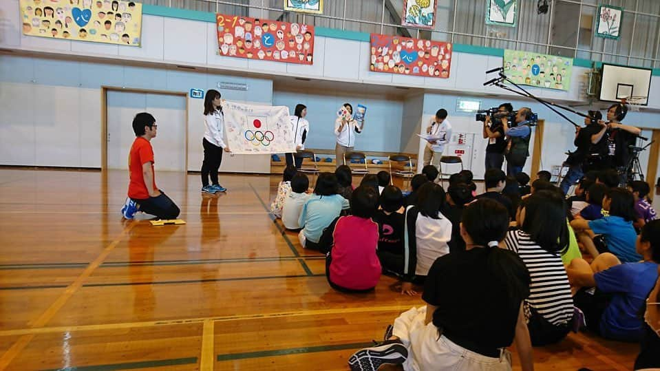 伊藤みきさんのインスタグラム写真 - (伊藤みきInstagram)「札幌市立美しが丘小学校と、安平町立遠浅小学校に行って、オリンピックのお話をさせていただきました😊 オリンピアンの高平慎士さん（陸上）、石野枝里子さん（スケート）、夏見円さん（クロスカントリースキー）とご一緒させてもらいました！ #高平慎士 さん #陸上 #石野枝里子 さん #スケート #夏見円 さん #クロスカントリースキー  #伊藤みき #モーグル」6月3日 16時21分 - itomikiitos