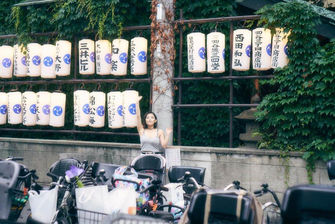 天木じゅんさんのインスタグラム写真 - (天木じゅんInstagram)「等身大の天木じゅんって案外、普通にこんな感じですよ^^ . . 等身大でも素顔な私でも愛してくれる好きになってくれる、そんな人をこれからも大切にして行きたいなと思います。 . . だからこそ、家族や親友、仕事を一緒にしている方々は大切。 . . ファンの皆さんもこんな私を好きになってくれたらもっともっと大切になります。 . . . . そんな普通の私をバッチリ映し出してくれる カメラマン @keisuke.takahashi09203  高橋くん、 よりナチュラルに天木の良さを生かしてくれるヘアメイク @harami_373 みなみちゃん この祭りの服は私服だけど、(この後作品撮りしたものはななちゃんの衣装)いつも可愛い衣装を着せてくれる @noda.nanaco  ななちゃんに感謝です。 . . #天木じゅん  #1mmでもいいなと思ったらいいね  #素 #等身大 #お祭り #夏祭り」6月3日 16時33分 - jun.amaki