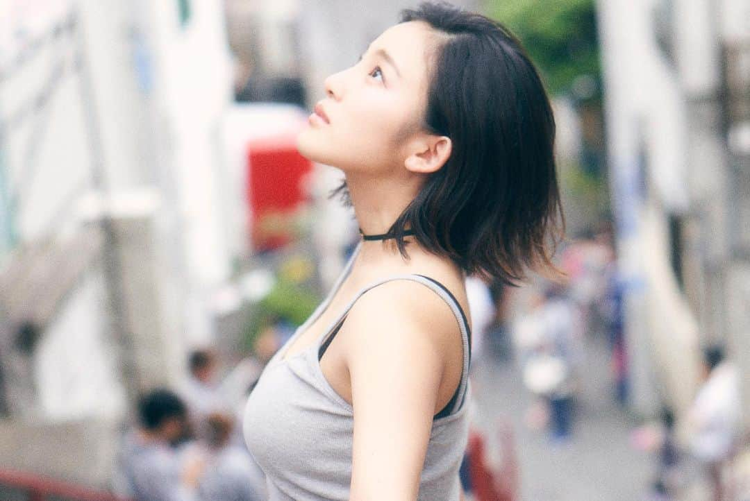 天木じゅんさんのインスタグラム写真 - (天木じゅんInstagram)「等身大の天木じゅんって案外、普通にこんな感じですよ^^ . . 等身大でも素顔な私でも愛してくれる好きになってくれる、そんな人をこれからも大切にして行きたいなと思います。 . . だからこそ、家族や親友、仕事を一緒にしている方々は大切。 . . ファンの皆さんもこんな私を好きになってくれたらもっともっと大切になります。 . . . . そんな普通の私をバッチリ映し出してくれる カメラマン @keisuke.takahashi09203  高橋くん、 よりナチュラルに天木の良さを生かしてくれるヘアメイク @harami_373 みなみちゃん この祭りの服は私服だけど、(この後作品撮りしたものはななちゃんの衣装)いつも可愛い衣装を着せてくれる @noda.nanaco  ななちゃんに感謝です。 . . #天木じゅん  #1mmでもいいなと思ったらいいね  #素 #等身大 #お祭り #夏祭り」6月3日 16時33分 - jun.amaki