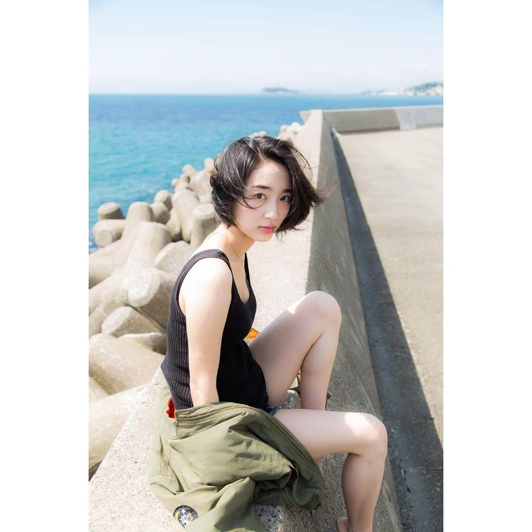 辻祐香さんのインスタグラム写真 - (辻祐香Instagram)「夏だ。髪切りたくなる。切らないのだけど。ミディアムサマーを楽しむ。  #二年前 #夏 #ロケ #作品撮り #撮影 #作品 #自然光 #ポートレート #ナチュラル #湘南 #summer #shooting #photography #naturalLightning #photowork #portrait #portraits  #camera #natural #japanese」6月3日 16時34分 - kanon_tsuji0819