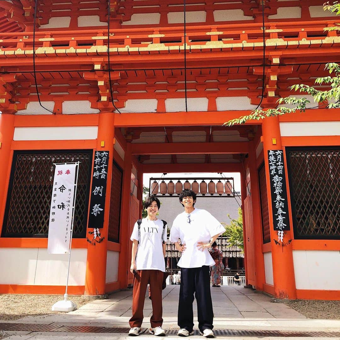 片山良平のインスタグラム：「京都に召喚されました🙏⛩ #京都 #八阪神社 #参拝」
