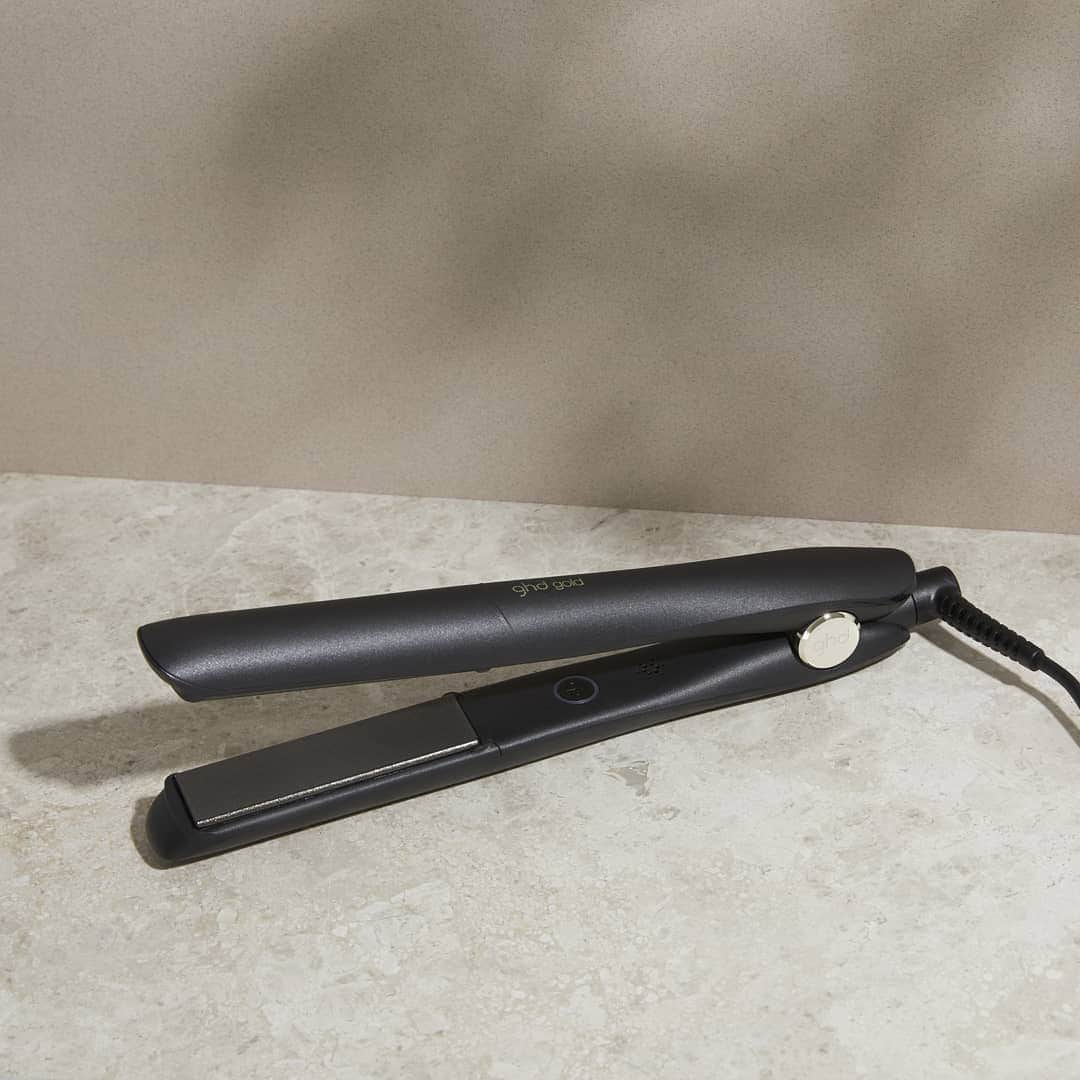 ghd hairさんのインスタグラム写真 - (ghd hairInstagram)「The ghd gold is ideal for snag-free straightening and curling ✨ now in the ghd sale 🛍️ tap to shop 10% off👆  #ghd #goodhairday #summersale #ghdgold」6月3日 17時01分 - ghdhair