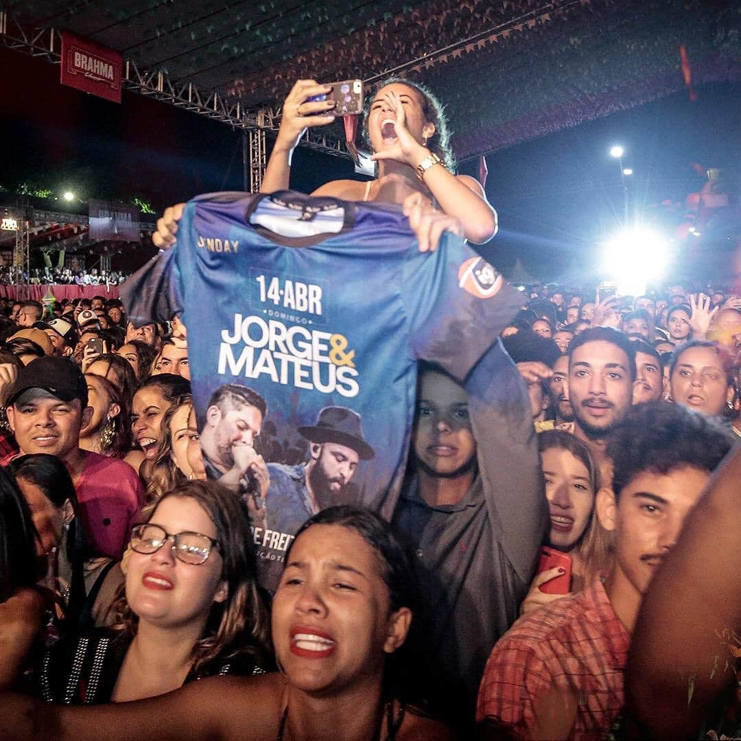 Jorge & Mateusさんのインスタグラム写真 - (Jorge & MateusInstagram)「Que festa linda em Teixeira de Freitas. Bahia sempre arrebenta! ❤️Arraste e confira! 📷」6月3日 22時47分 - jorgeemateus