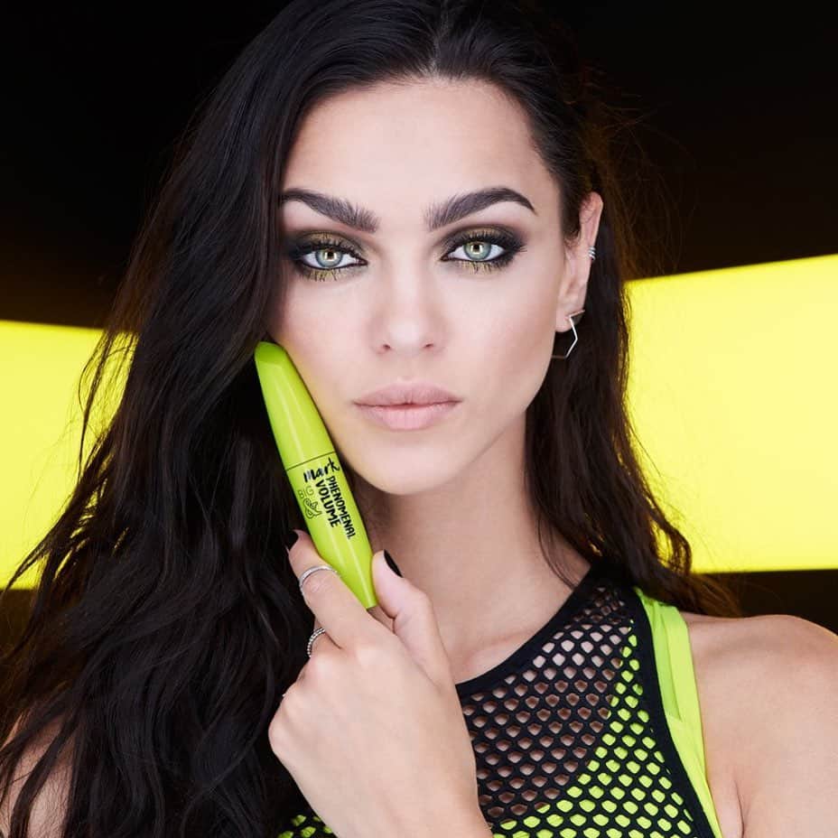 Zhenya Katavaのインスタグラム：「@avonrussia  Кто в погоне за красивыми ресницами !」