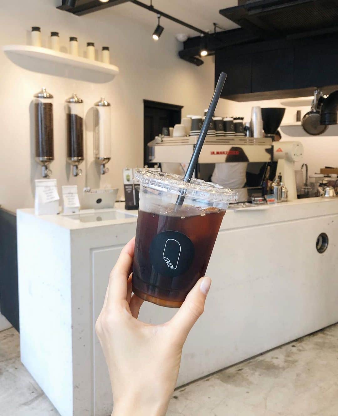 朝日奈央さんのインスタグラム写真 - (朝日奈央Instagram)「おいしいコーヒーやさん行くのしあわせ☕️🌴 キャットストリートで見つけたよ✨✨ #cafe#coffe」6月3日 22時52分 - pop_step_asahi