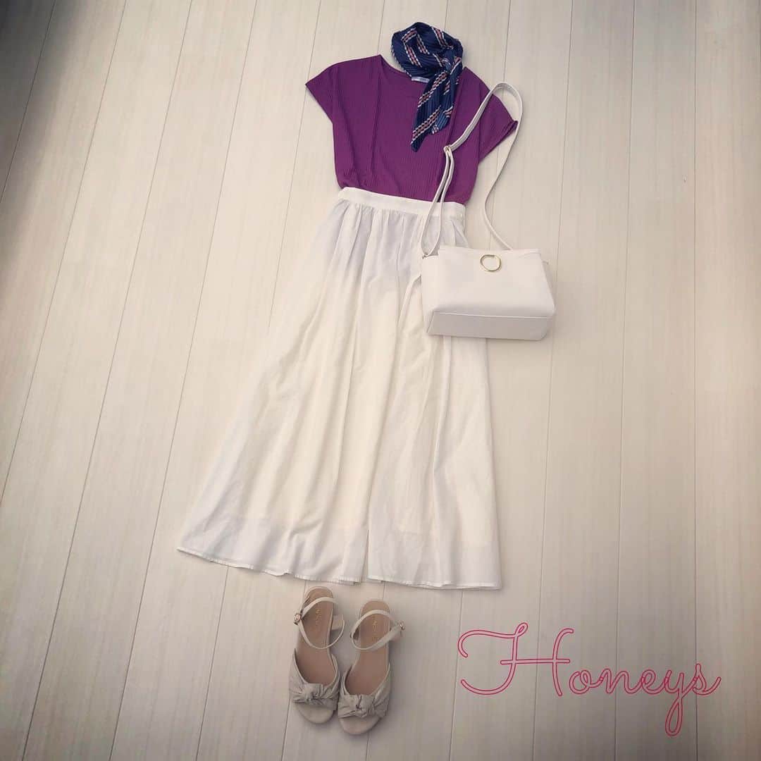 ハニーズ公式さんのインスタグラム写真 - (ハニーズ公式Instagram)「‪フレンチ袖のリブトップスはカジュアルコーデにもガーリーコーデにも使えるシンプルデザイン‬ ‪白のロングスカートに合わせてさわやかな夏のガーリースタイルに♡‬ ‪プリーツスカーフをコーディネートのアクセントに♪‬ ‪『フレンチプルオーバー』￥980‬ ‪・585-13-5638④‬ ‪『ロングスカート』￥2480‬ ‪・573-23-8097①‬ ‪『リング付ショルダーBag』￥1980‬ ‪・253-121-6312①‬ ‪『プリーツスカーフ』￥780‬ ‪・241-132-6570⑨‬ ‪『結びリボンサンダル』￥1980‬ ‪・235-134-6516①‬ ‪#パープル #リブトップス #ホワイト #ロングスカート #スカートコーデ #ガーリー #スカーフ #初夏 #夏 #夏コーデ #summer #summerstyle ‬#Honeys #ハニーズ #fashion #R_fashion #ootd #プチプラ #高見え #置き画 #置き画くら部 #きょコ #ハニマニ」6月3日 17時25分 - honeysofficial