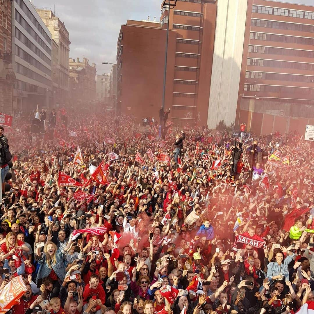 シモン・ミニョレさんのインスタグラム写真 - (シモン・ミニョレInstagram)「‪Yesterday was a memory - a gift that will stay with me for my whole life! Thank you REDS!! ❤ #YNWA‬」6月3日 17時55分 - 22mignolet22