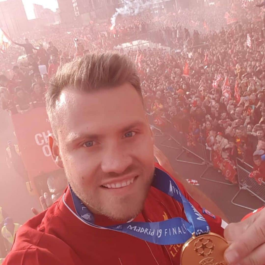 シモン・ミニョレさんのインスタグラム写真 - (シモン・ミニョレInstagram)「‪Yesterday was a memory - a gift that will stay with me for my whole life! Thank you REDS!! ❤ #YNWA‬」6月3日 17時55分 - 22mignolet22