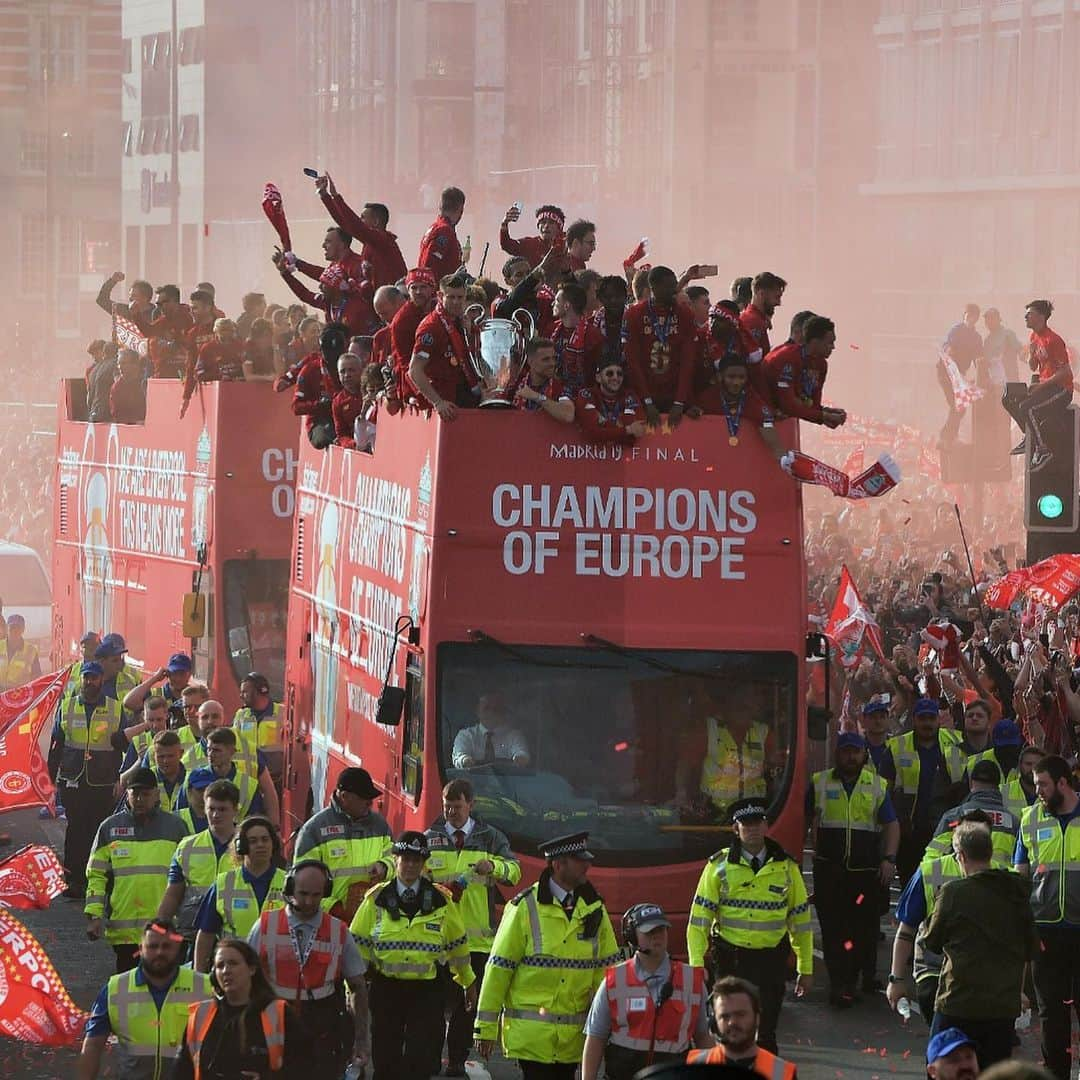 シモン・ミニョレさんのインスタグラム写真 - (シモン・ミニョレInstagram)「‪Yesterday was a memory - a gift that will stay with me for my whole life! Thank you REDS!! ❤ #YNWA‬」6月3日 17時55分 - 22mignolet22