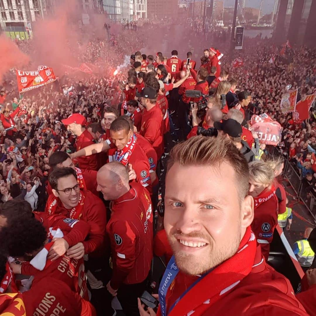 シモン・ミニョレさんのインスタグラム写真 - (シモン・ミニョレInstagram)「‪Yesterday was a memory - a gift that will stay with me for my whole life! Thank you REDS!! ❤ #YNWA‬」6月3日 17時55分 - 22mignolet22