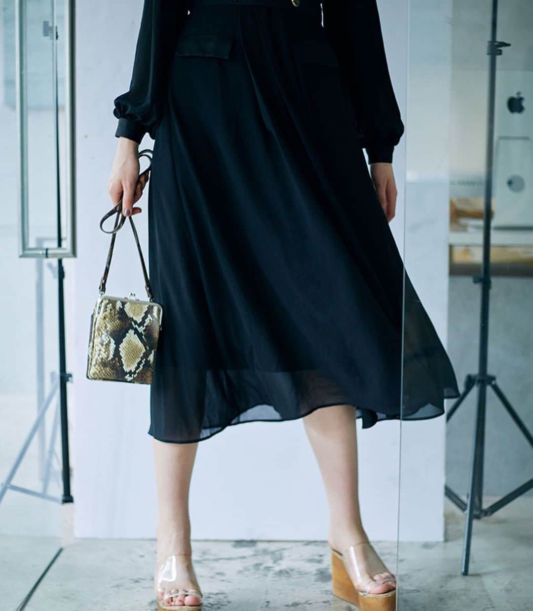 Ameri vintageさんのインスタグラム写真 - (Ameri vintageInstagram)「06.04(tue)12:00 RETRO SLENDER DRESS will be released by online. . #ameri #amerivintage #shopping #fashion #japan #dress」6月3日 18時04分 - amerivintage