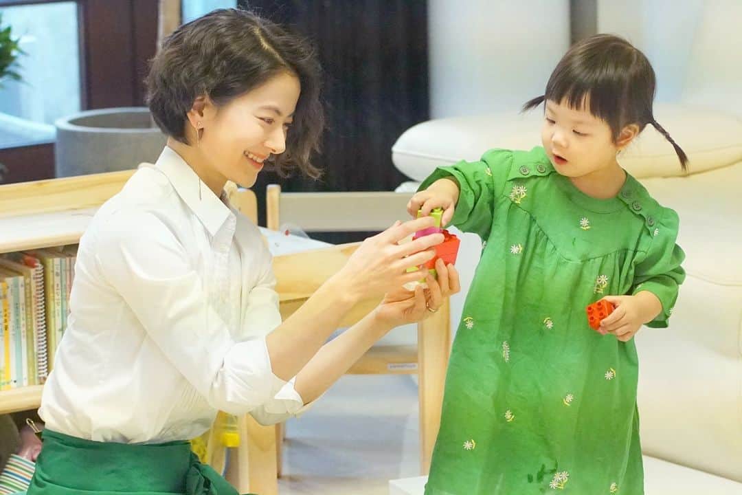 秋葉里枝さんのインスタグラム写真 - (秋葉里枝Instagram)「👶🧑👶🧑👶🧑 - #아기랑촬영 #赤ちゃんと撮影 #엄마랑딸 #ママと娘」6月3日 18時02分 - rie_akiba