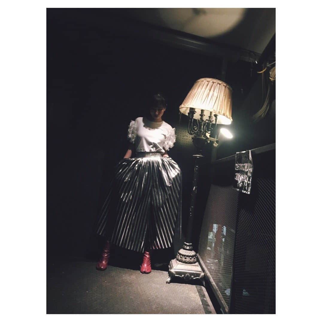 大塚愛さんのインスタグラム写真 - (大塚愛Instagram)「tourを振り返っていこう。  トップス  COMME DES GARÇONS  パンツ  MM6 ブーツ  MAISON MARGIELA  AIO　#japan #music #live #tour #2019 #fashion  #mm6  #commedesgarcons  #maisonmargiela」6月3日 18時06分 - aiotsuka_official