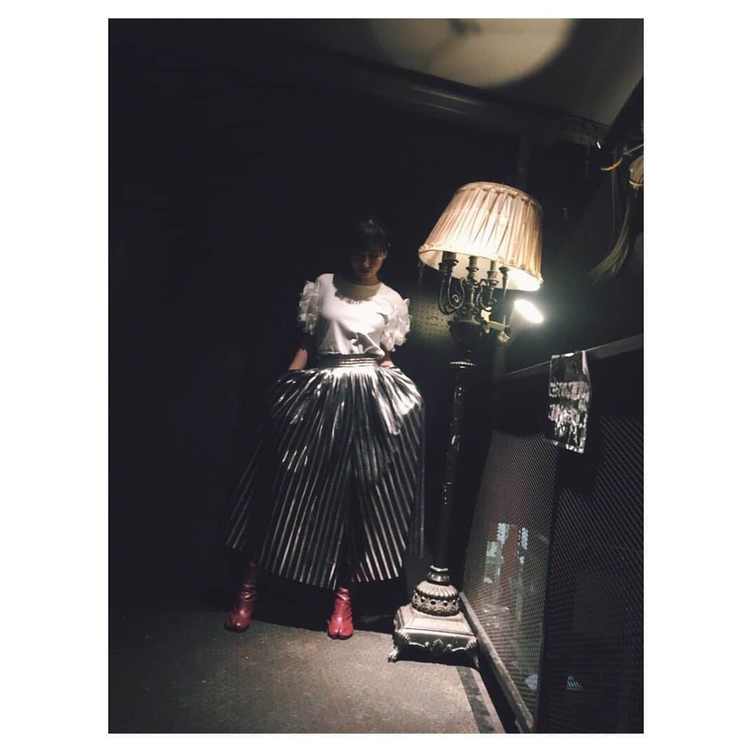 のインスタグラム：「tourを振り返っていこう。  トップス  COMME DES GARÇONS  パンツ  MM6 ブーツ  MAISON MARGIELA  AIO　#japan #music #live #tour #2019 #fashion  #mm6  #commedesgarcons  #maisonmargiela」