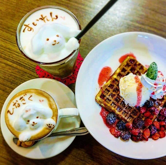 朝比奈南さんのインスタグラム写真 - (朝比奈南Instagram)「#cafe #カフェ #グルメ #ワッフル #waffle #ラテアート #latte #3dラテアート #スイーツ #sweets」6月3日 18時14分 - minami_asahina